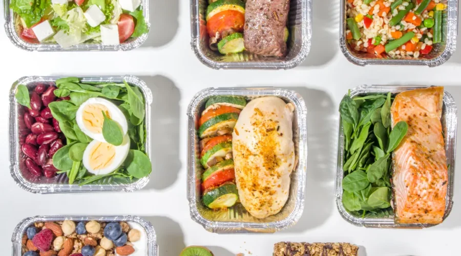 REFEIÇÕES PRONTAS SEM PASSAR HORAS NA COZINHA - 8 DICAS