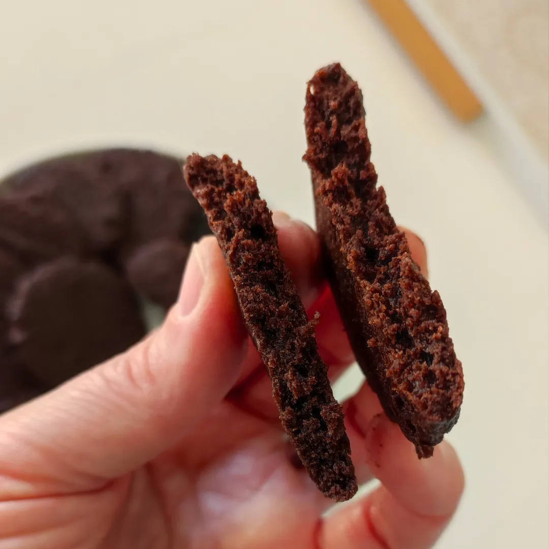 Bolachas de Cacau Crocantes por Fora e Macias por Dentro